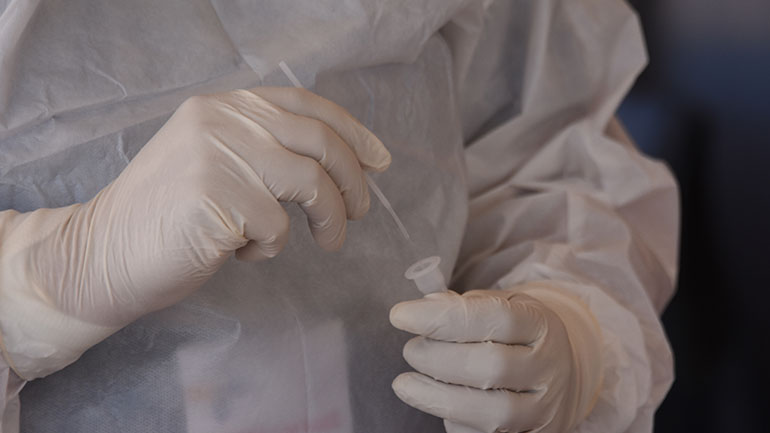 Απαγορεύεται η διάθεση rapid και self tests εκτός φαρμακείων